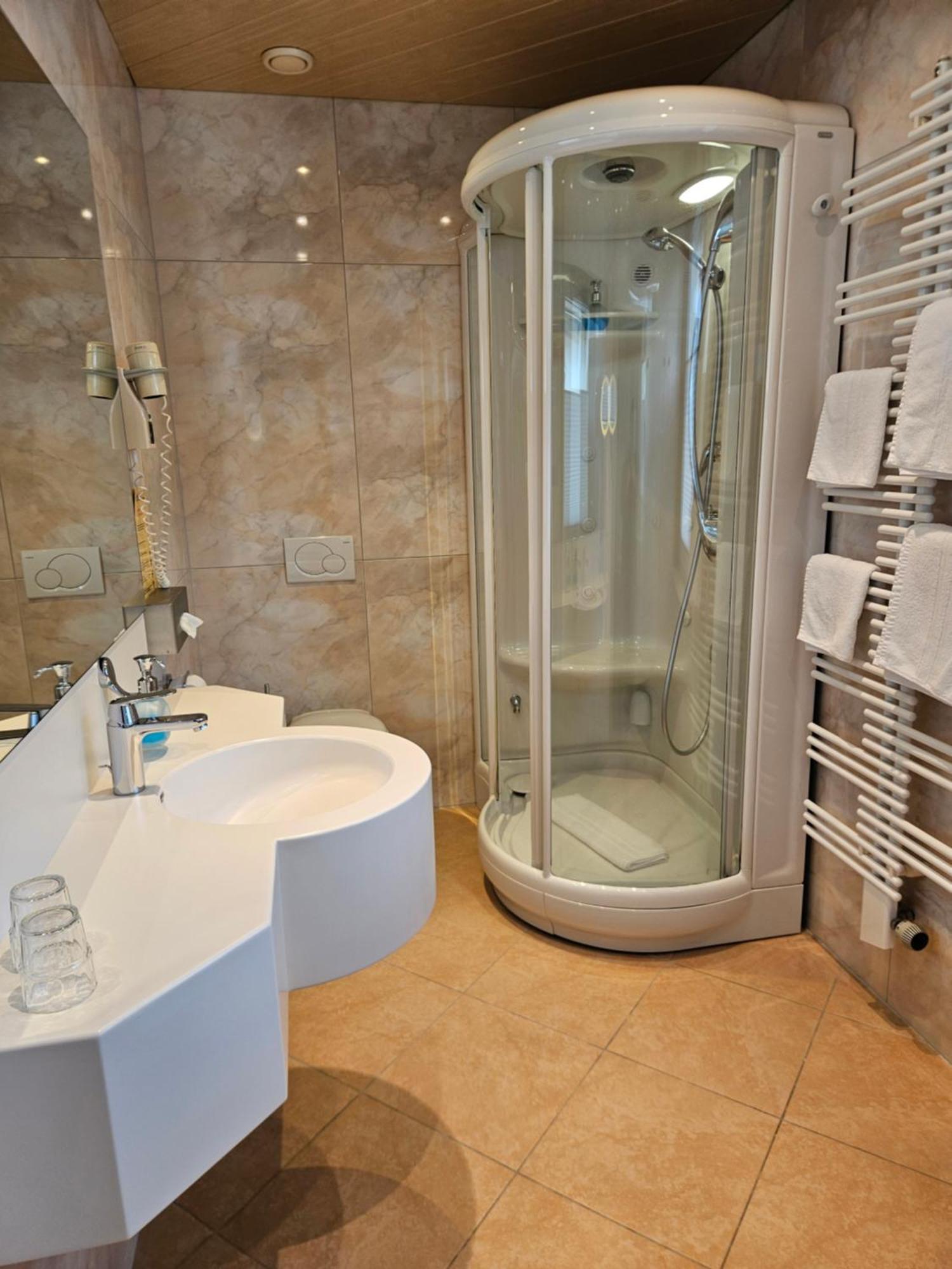 Hotel Hessischer Hof 멜숭겐 외부 사진