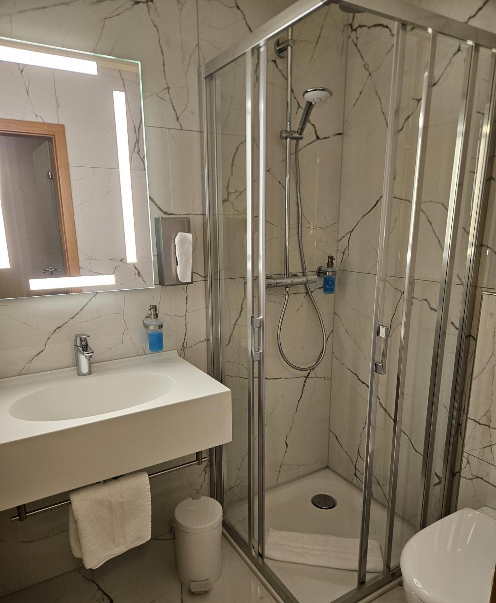 Hotel Hessischer Hof 멜숭겐 외부 사진